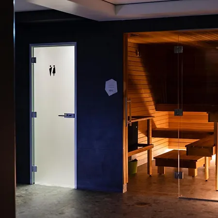 U11 & Ξενοδοχείο