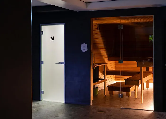 U11 & Ξενοδοχείο